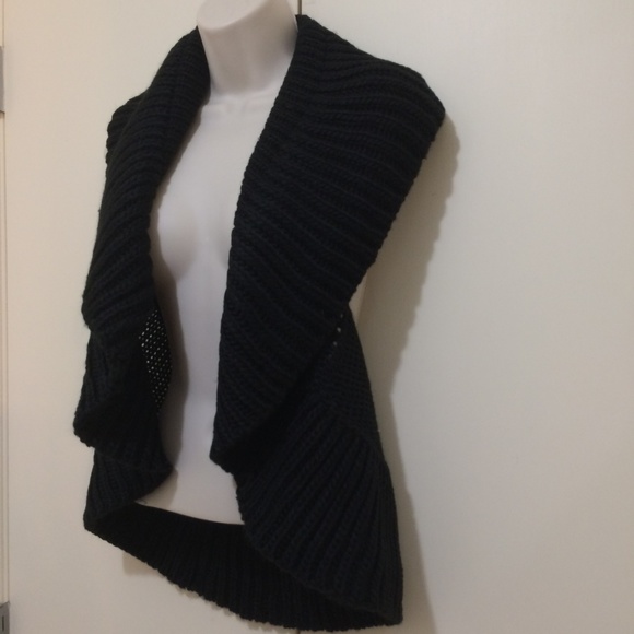 VT Luxe Chunky Convertible Loop Scarf Vest Black - Picture 4 of 8
